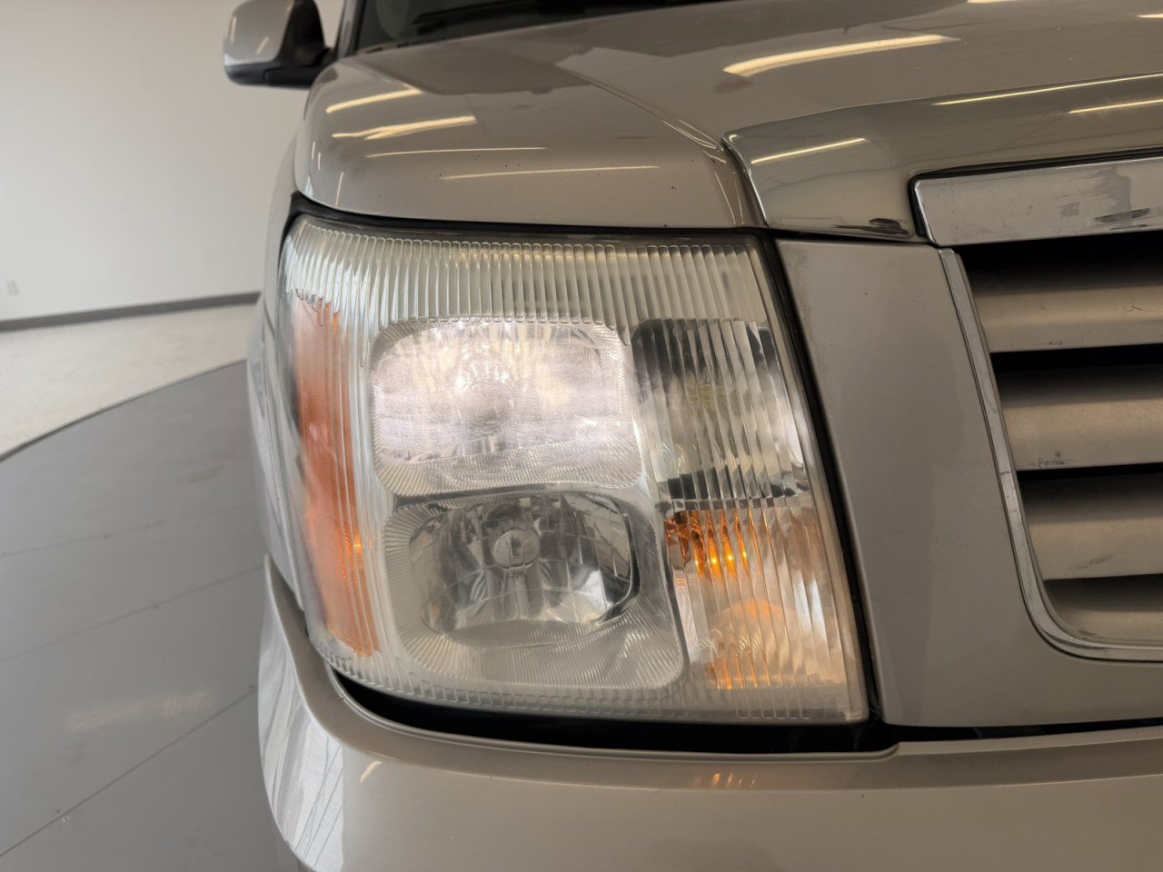 Used 2004 Cadillac Escalade ESV AWD image 29