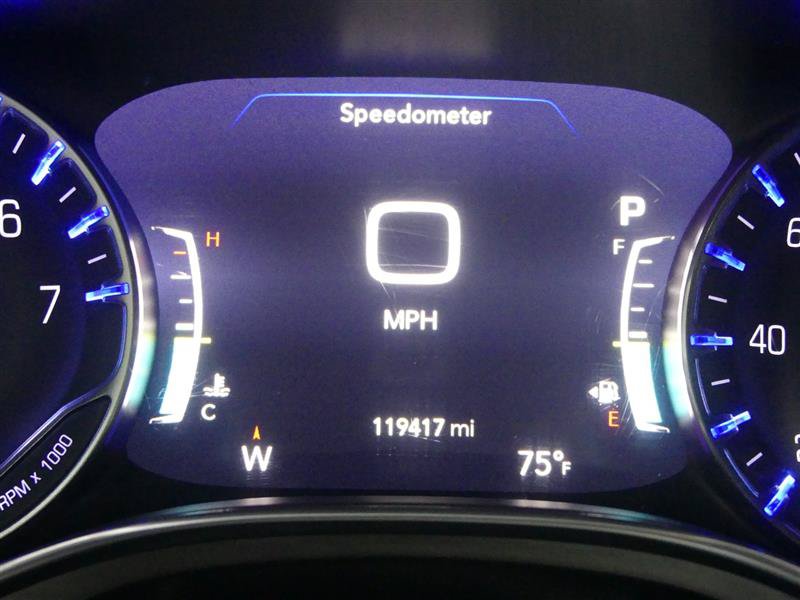Used 2020 Chrysler Pacifica Limited w/ Tire & Wheel Group FWD image 31