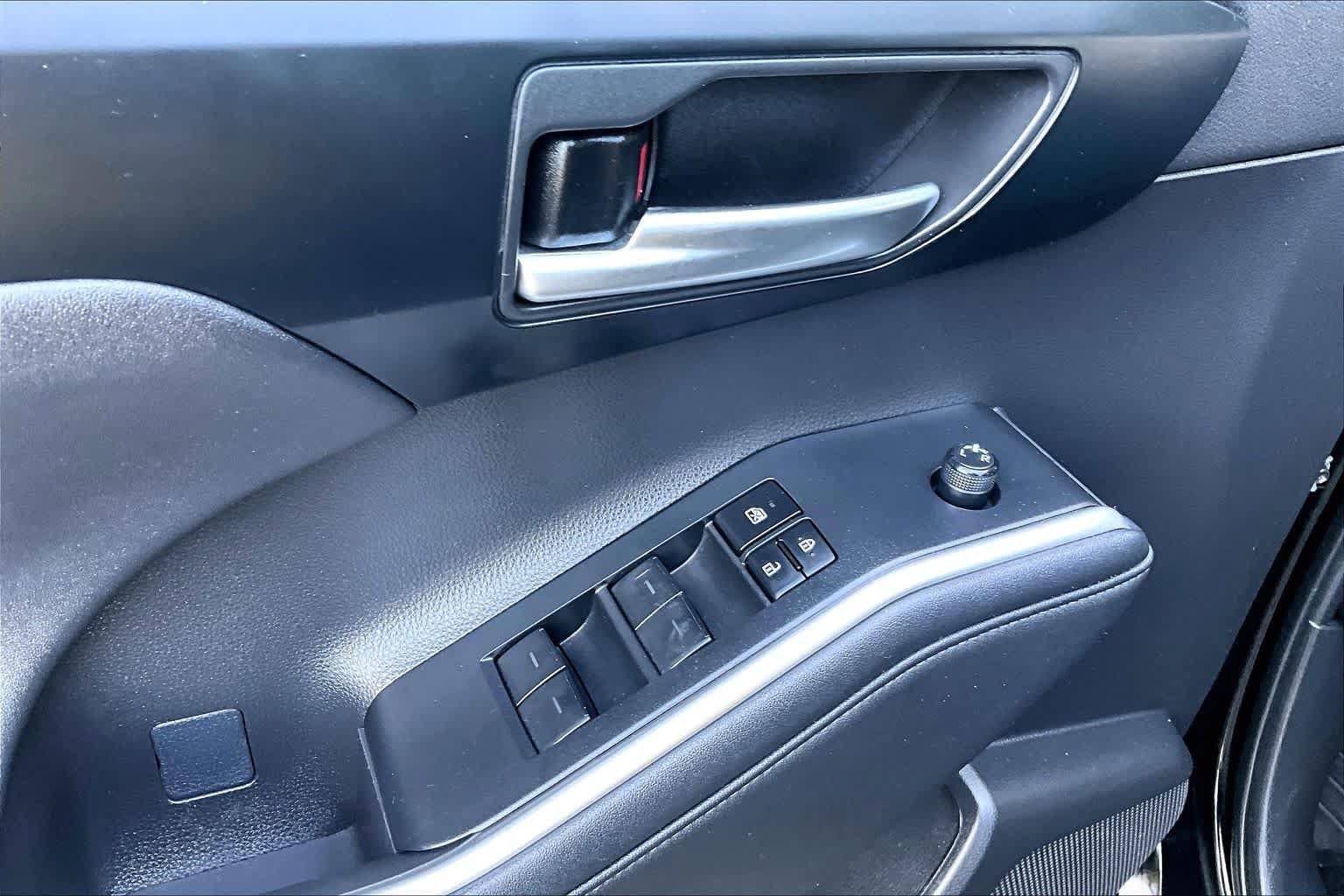 Used 2023 Toyota Highlander XLE AWD/4WD image 32