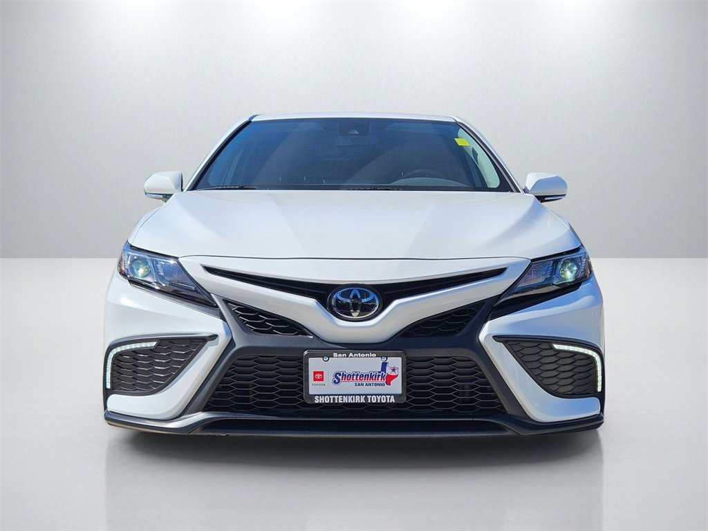 Used 2024 Toyota Camry SE video 2