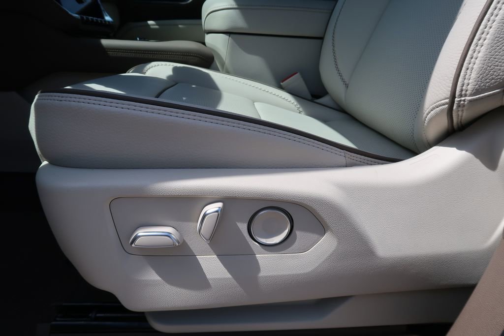 New 2026 GMC Yukon XL Denali w/ Denali Reserve Package image 10