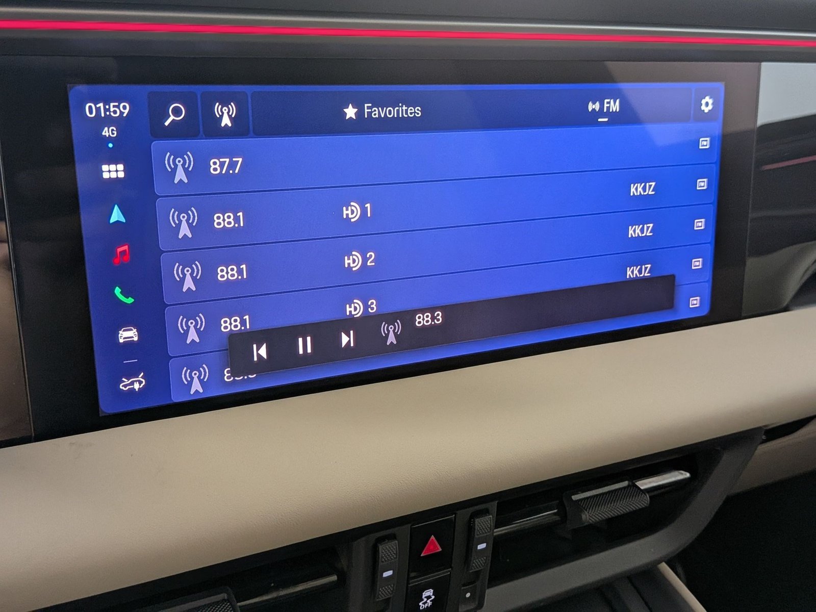 Certified 2025 Porsche Macan Electric RWD image 15
