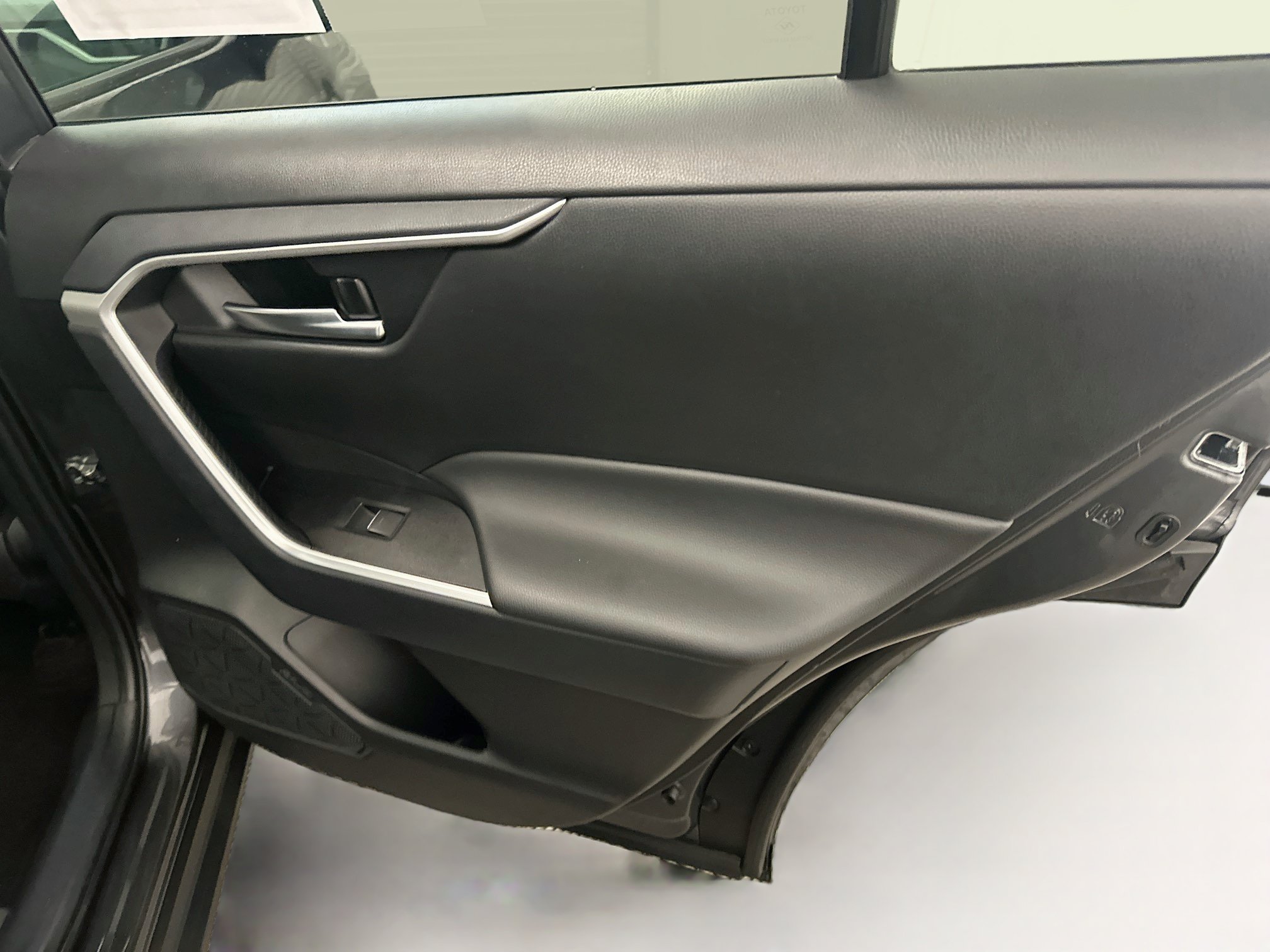 Used 2025 Toyota RAV4 XLE AWD/4WD image 31