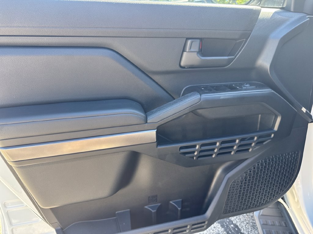 Used 2025 Toyota 4Runner SR5 AWD/4WD image 17