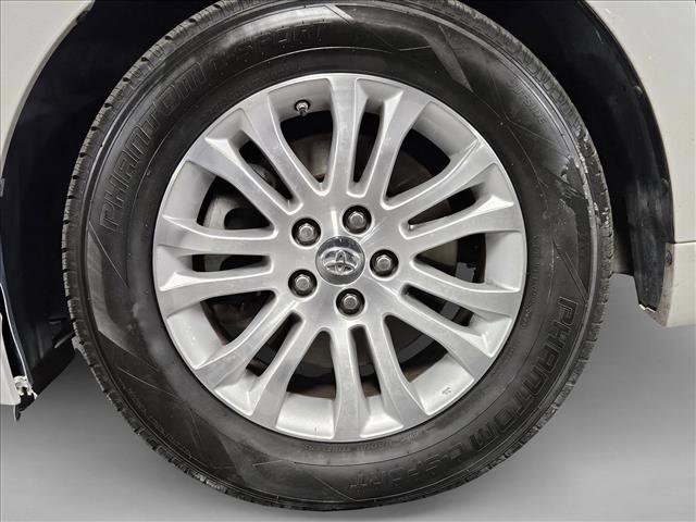 Used 2017 Toyota Sienna XLE w/ XLE Navigation Package image 24