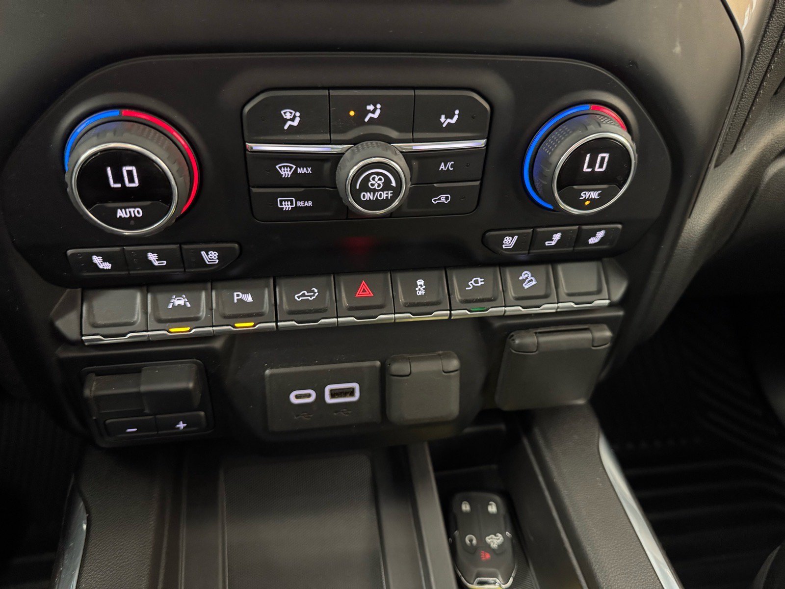 Used 2022 Chevrolet Silverado 1500 LTZ w/ LTZ Premium Package AWD/4WD image 26