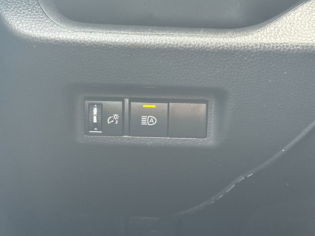 Used 2021 Toyota RAV4 XLE AWD/4WD image 30