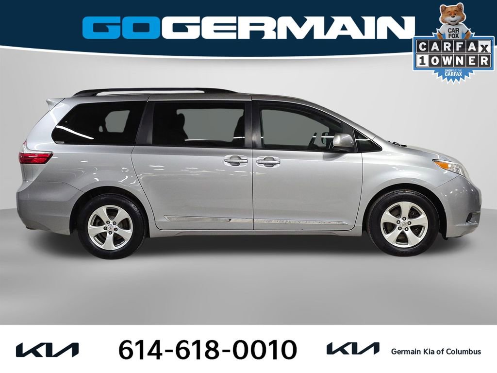 Used 2017 Toyota Sienna LE image 7