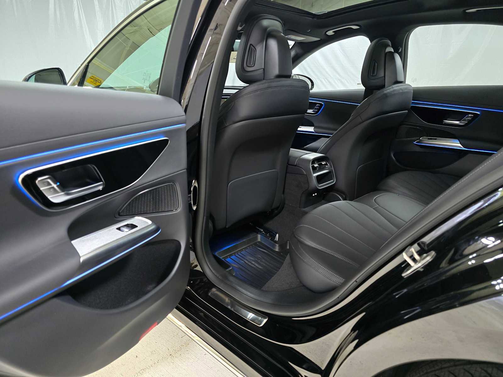 New 2026 Mercedes-Benz E 450 4MATIC Sedan image 21
