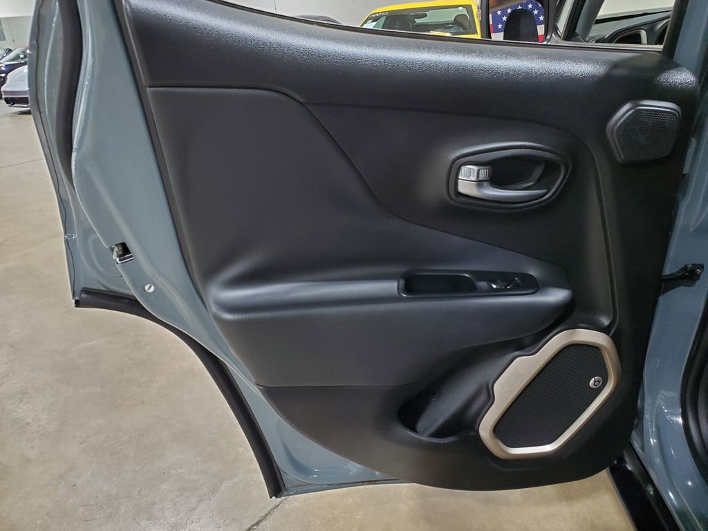 Used 2017 Jeep Renegade Trailhawk image 25