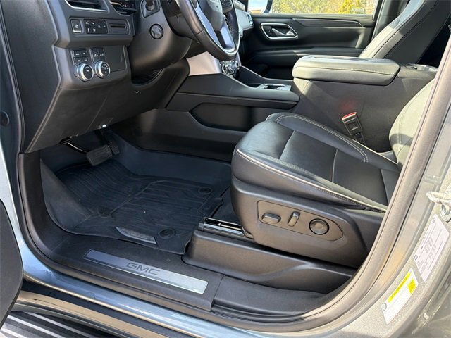 Used 2022 GMC Yukon SLT w/ SLT Premium Package image 9