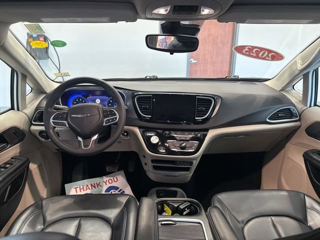 Used 2023 Chrysler Pacifica Touring-L FWD image 37