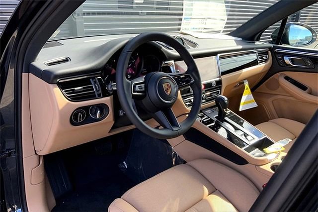 Certified 2026 Porsche Macan AWD/4WD image 4