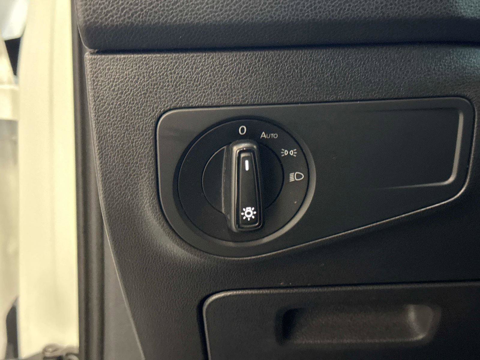 Used 2018 Volkswagen Tiguan S image 29