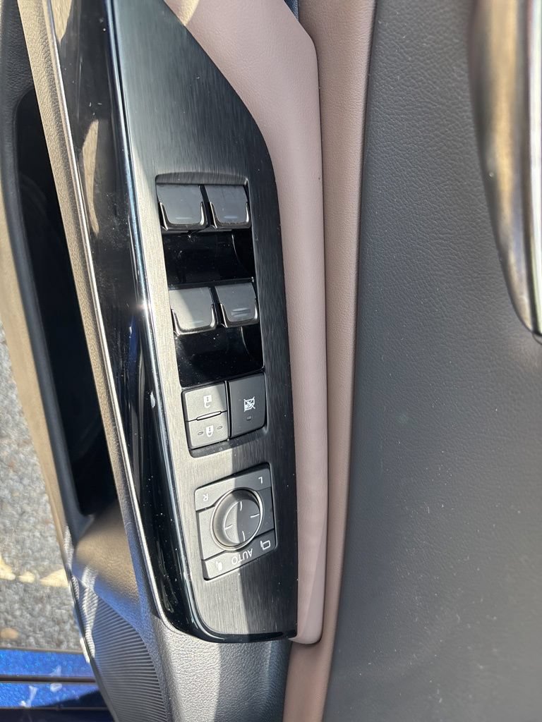 Used 2025 Lexus ES 300h w/ Premium Package FWD image 17