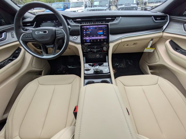 New 2025 Jeep Grand Cherokee L Limited image 13