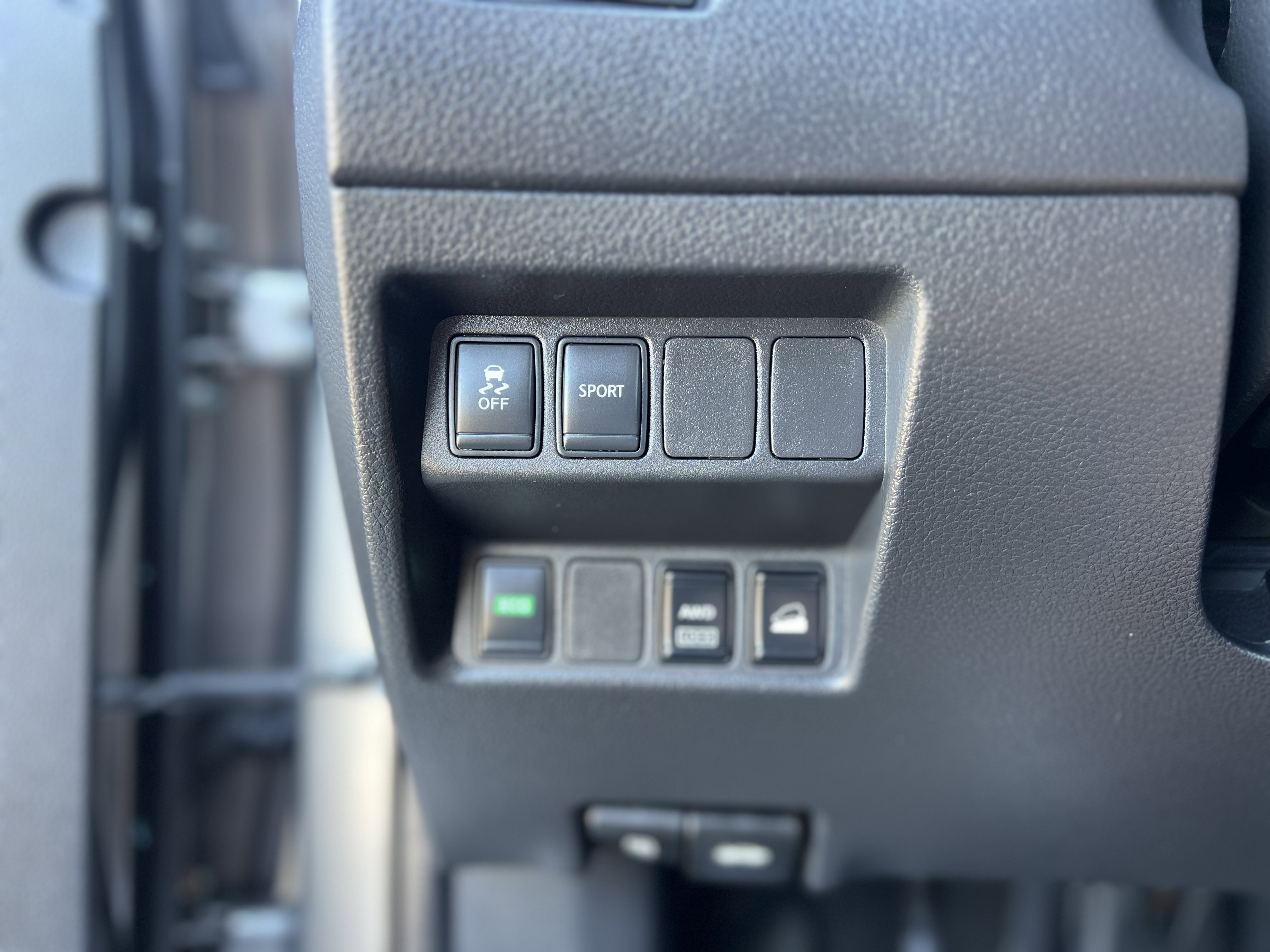 Used 2015 Nissan Rogue S AWD/4WD image 9