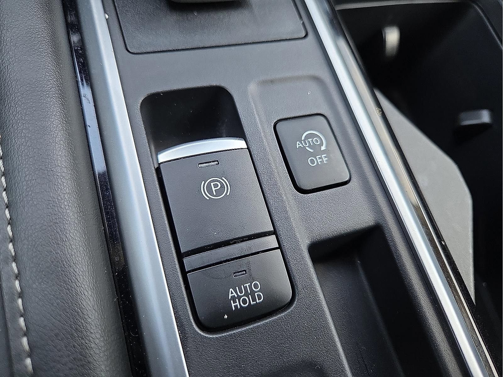 Used 2025 Nissan Pathfinder SV image 19