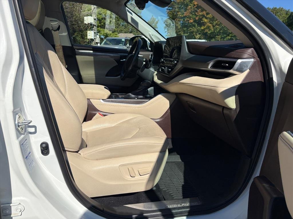Used 2020 Toyota Highlander Platinum AWD/4WD image 17