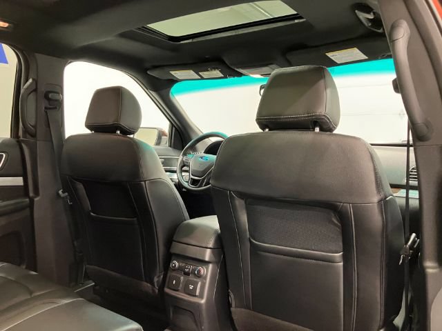 Used 2016 Ford Explorer Limited w/ Equipment Group 301A AWD/4WD image 27