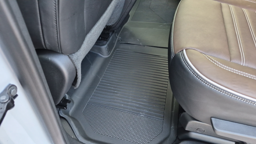 New 2027 GMC Acadia Denali Ultimate w/ LPO, Floor Liner Package AWD/4WD image 24