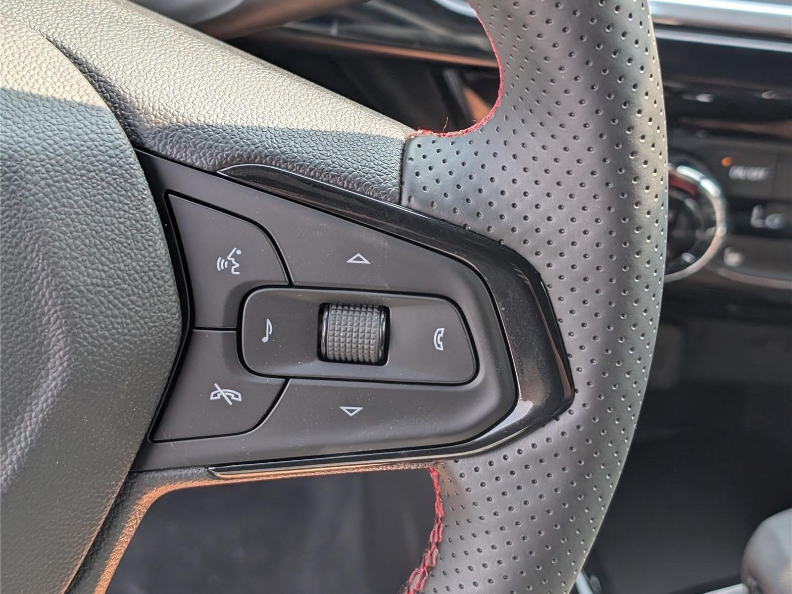 New 2026 Chevrolet Trax RS w/ Driver Confidence Package FWD image 20