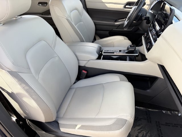 Used 2025 Nissan Pathfinder SL FWD image 11