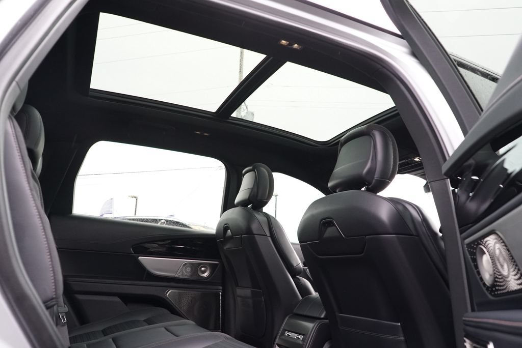 Certified 2025 Lincoln Nautilus Reserve AWD/4WD image 31