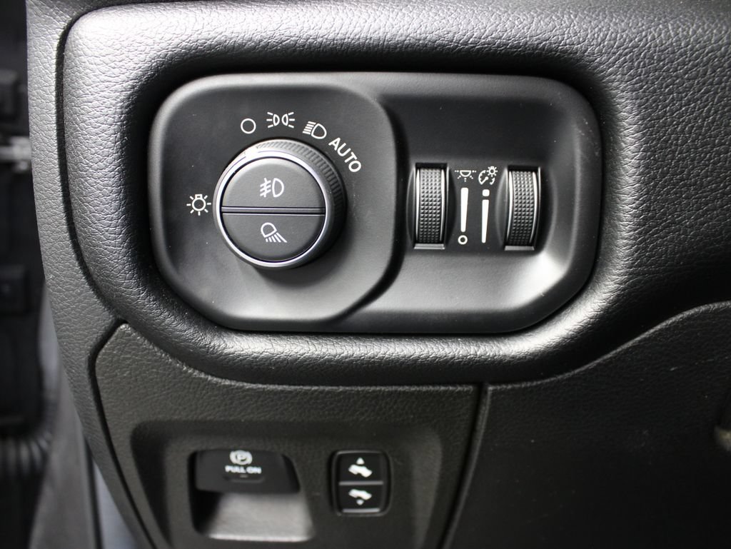 Used 2019 RAM 1500 Big Horn AWD/4WD image 49