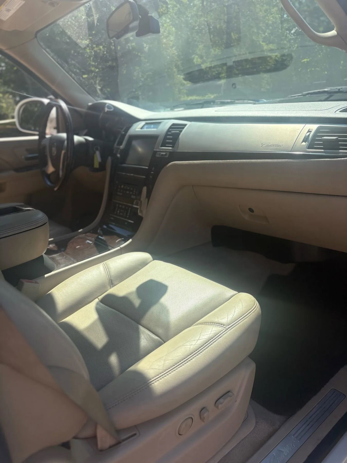 Used 2013 Cadillac Escalade ESV Premium image 16