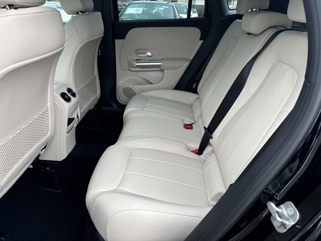 Used 2025 Mercedes-Benz GLA 250 image 7