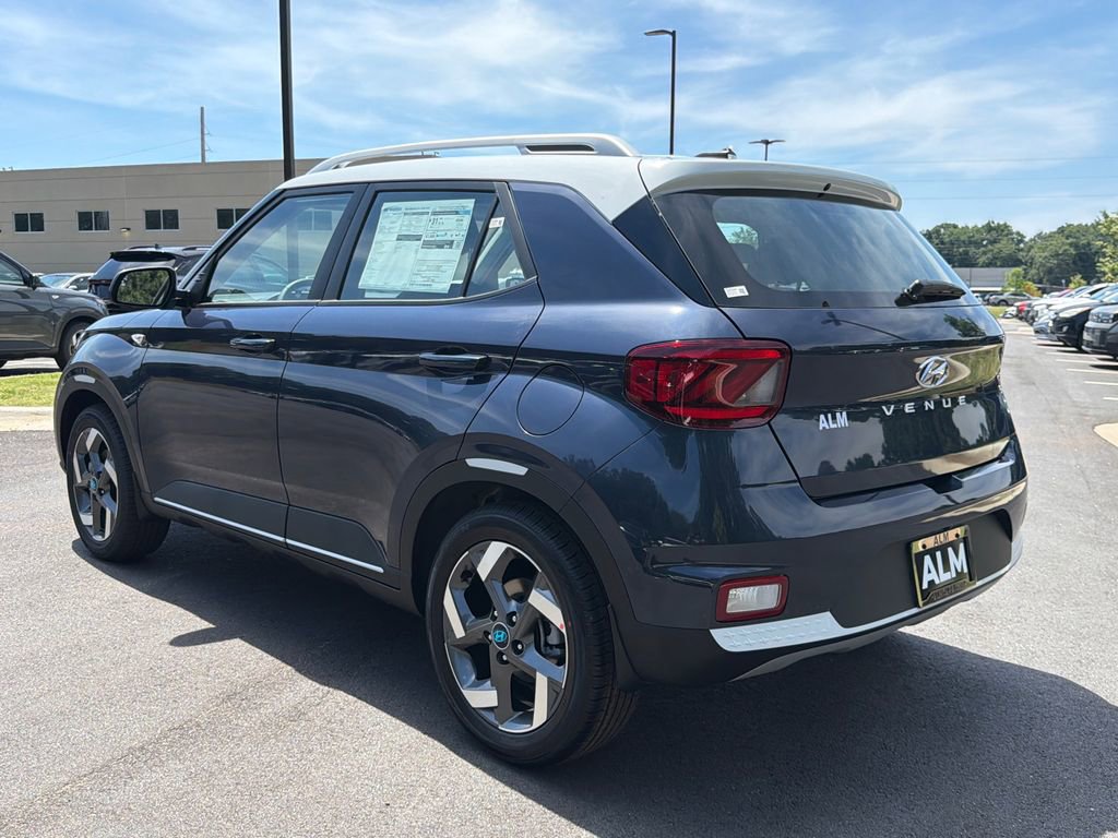New 2026 Hyundai Venue SEL FWD image 4