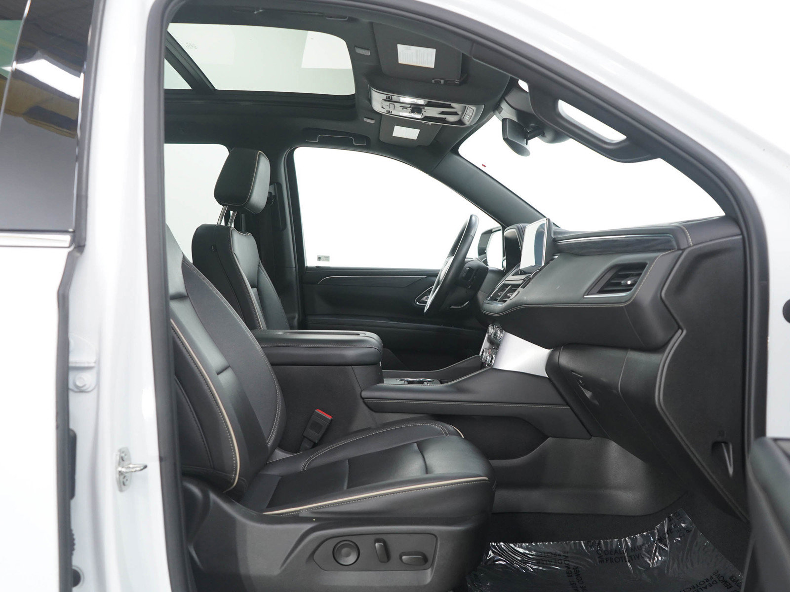 Used 2023 GMC Yukon SLT w/ SLT Luxury Package image 11