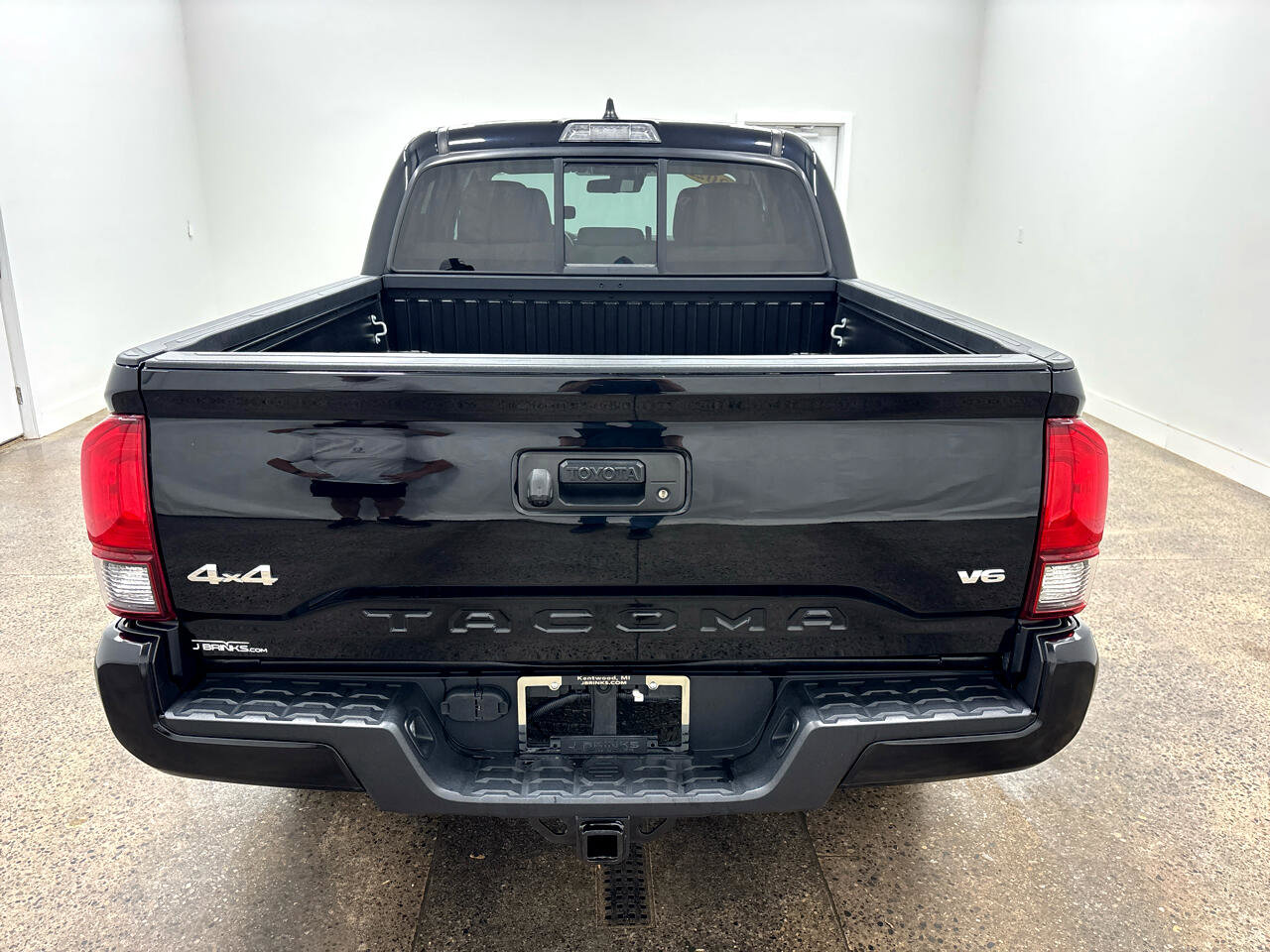 Used 2022 Toyota Tacoma SR image 5