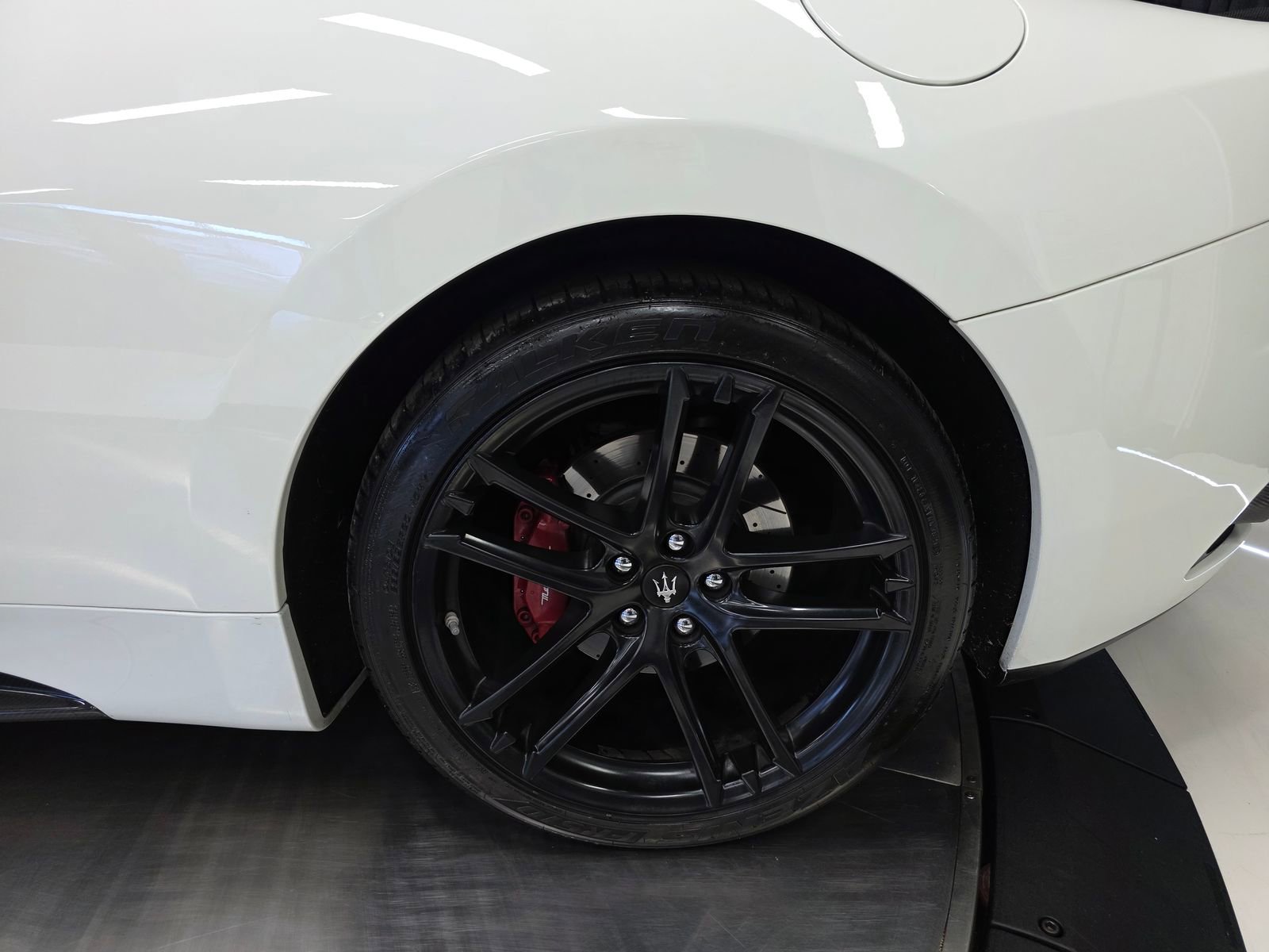 Used 2015 Maserati GranTurismo Sport RWD image 38