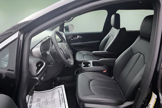New 2026 Chrysler Voyager LX image 12