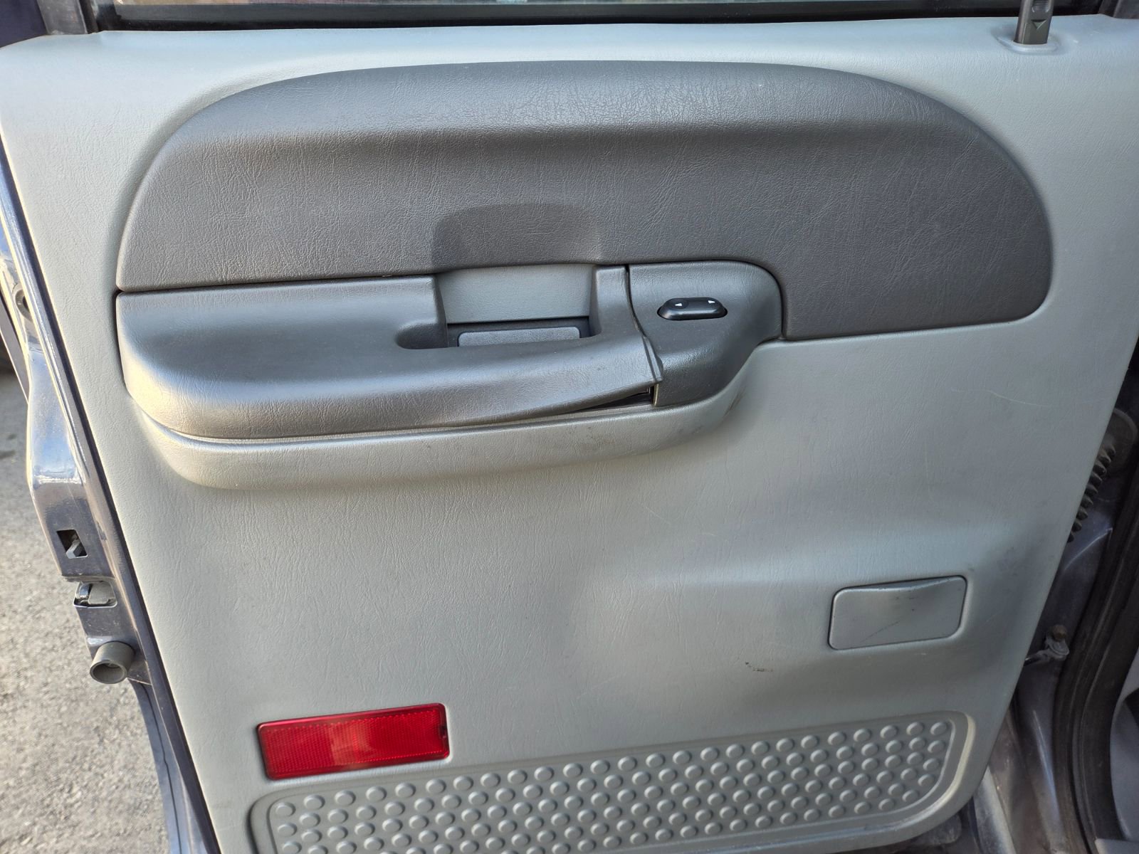 Used 2004 Ford F250 XL image 9