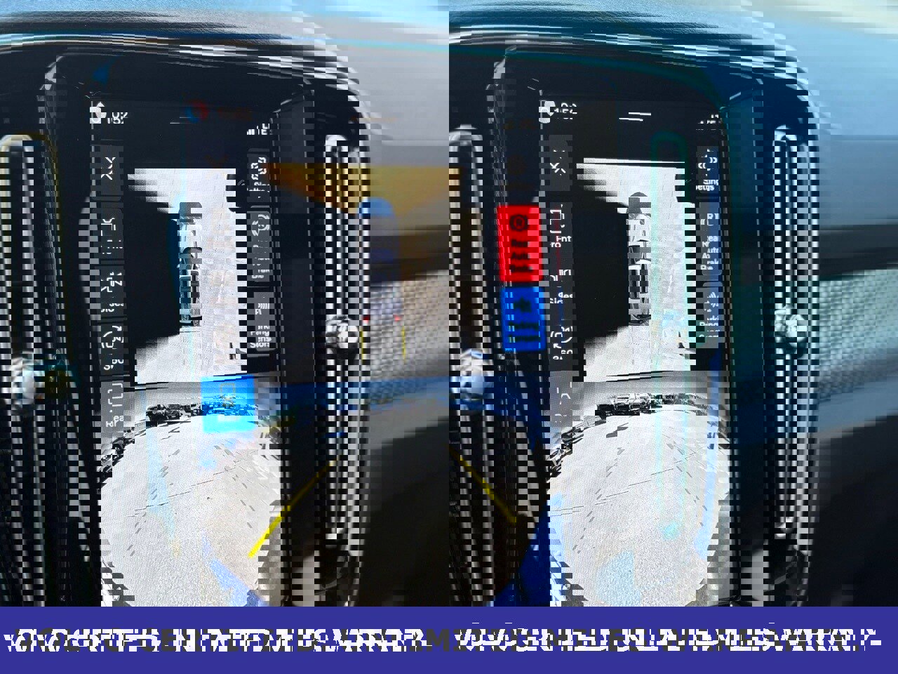 Certified 2025 Volvo XC40 B5 Plus image 22