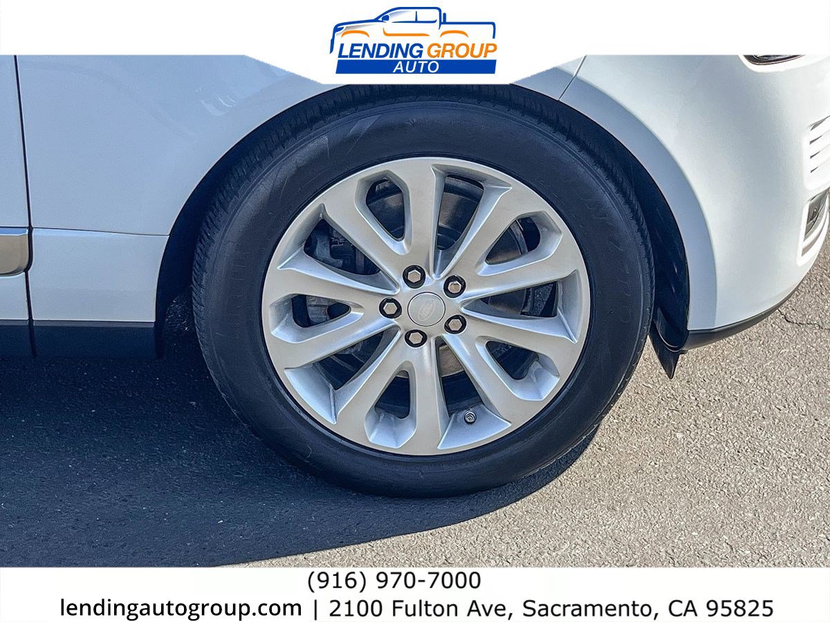 Used 2017 Land Rover Range Rover HSE image 9