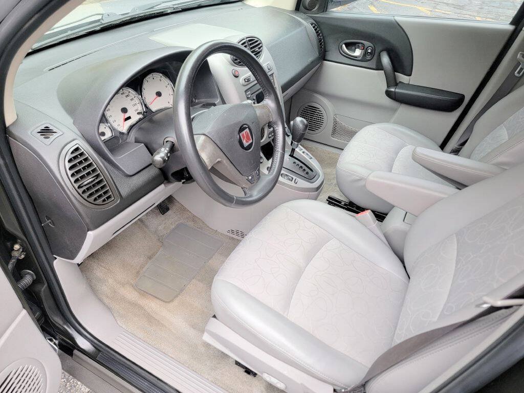 Used 2004 Saturn Vue 2WD V6 w/ Safe & Sound Pkg image 5