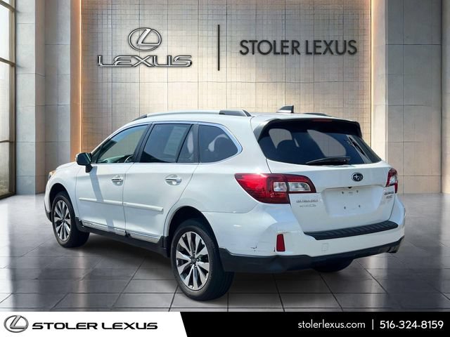 Used 2017 Subaru Outback 2.5i Touring AWD/4WD image 4