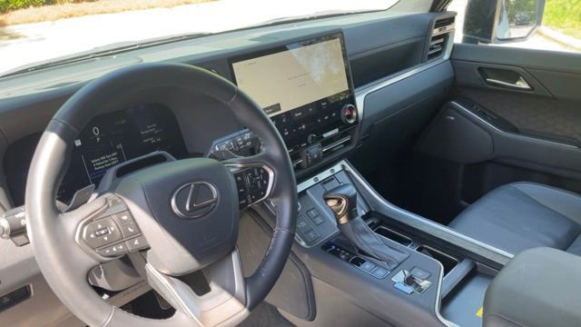 Used 2024 Lexus GX 550 w/ Accessory Package (Z1) image 4