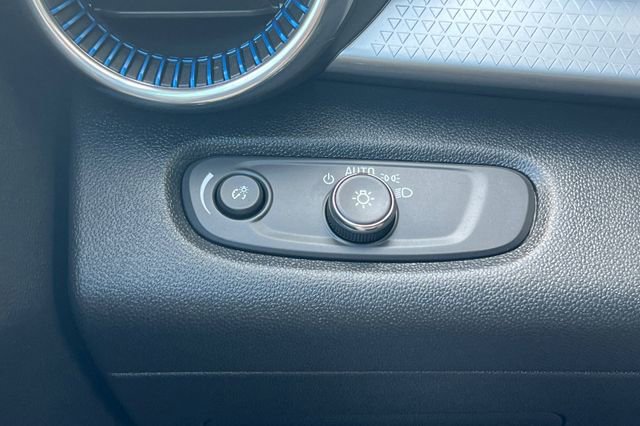 Used 2025 Chevrolet Trax LT w/ LT Convenience Package image 34