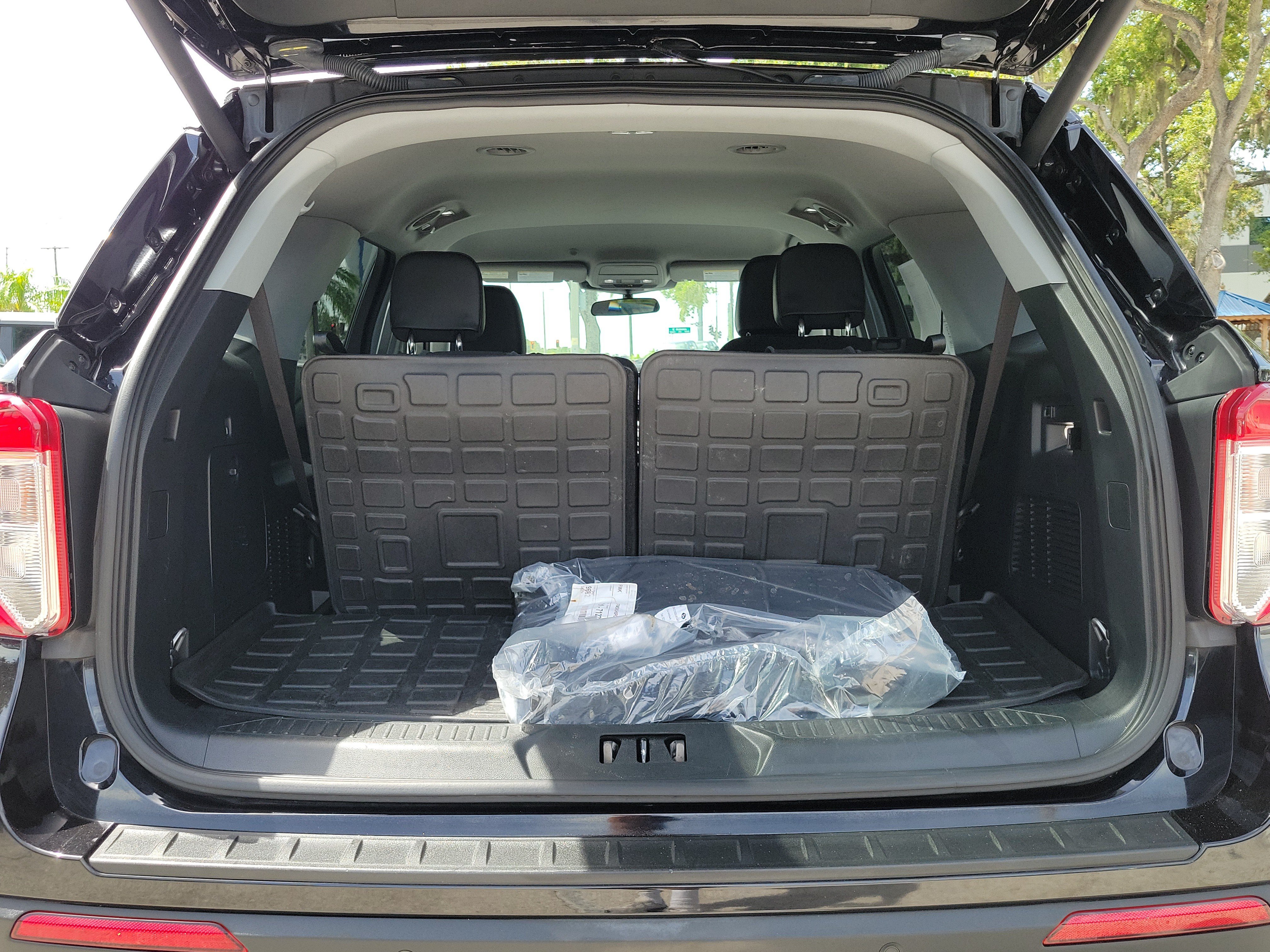 Certified 2023 Ford Explorer XLT w/ Equipment Group 202A AWD/4WD image 10