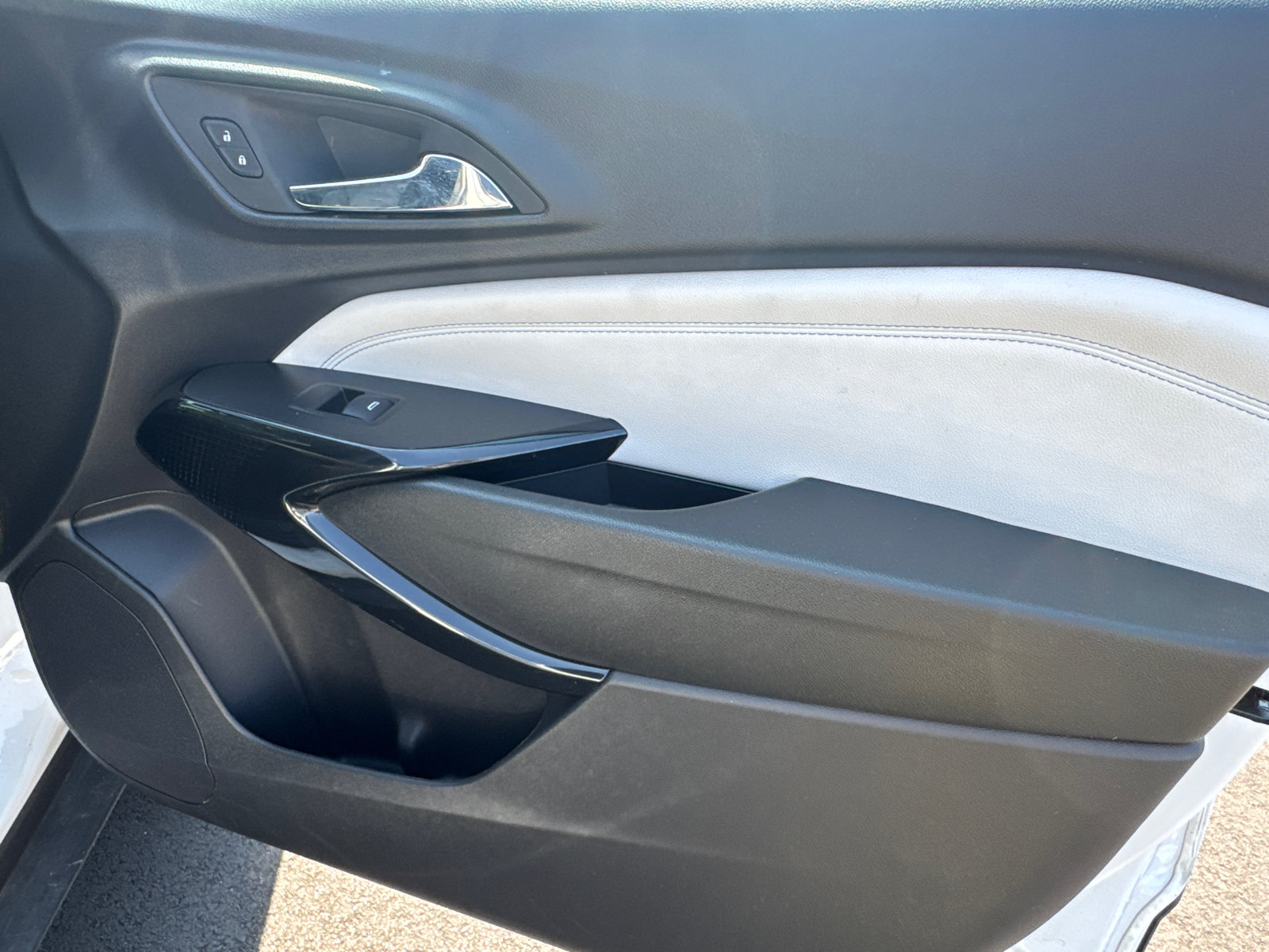 Used 2025 Chevrolet Trax LT FWD image 12