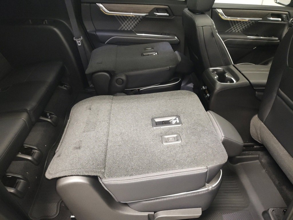 New 2026 GMC Acadia Denali w/ Super Cruise Package image 13