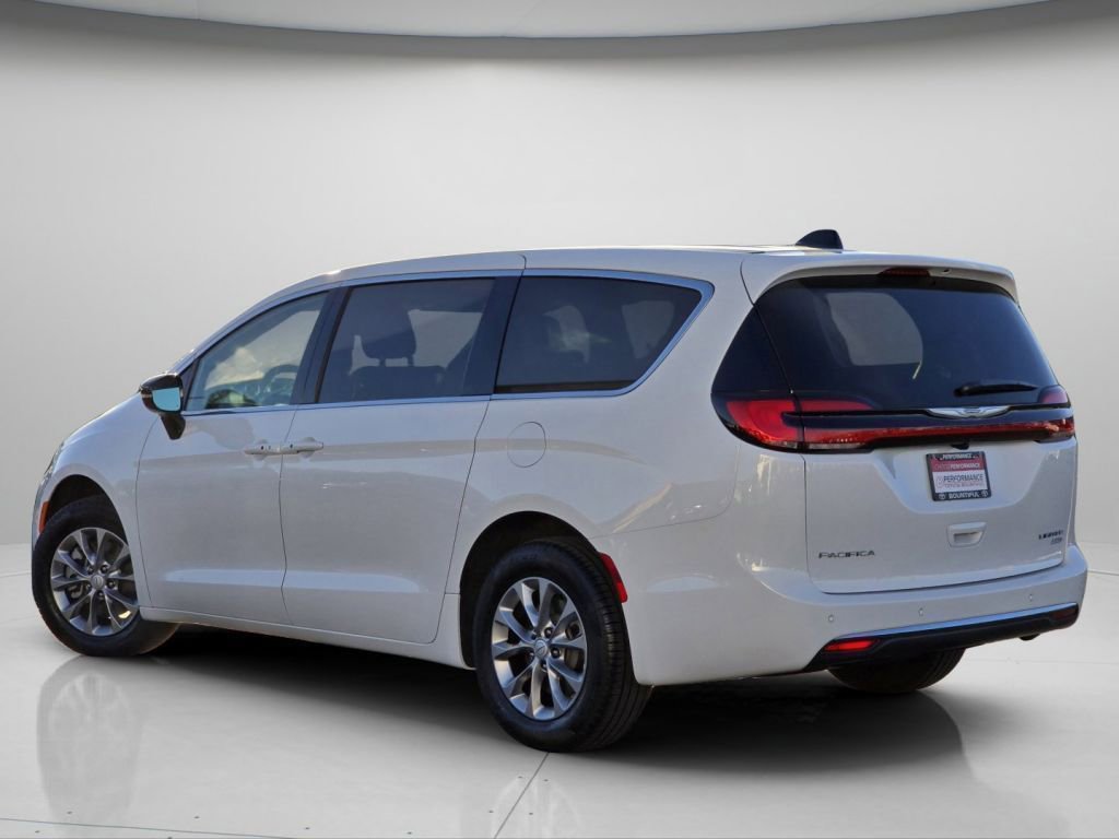 Used 2026 Chrysler Pacifica Limited image 21