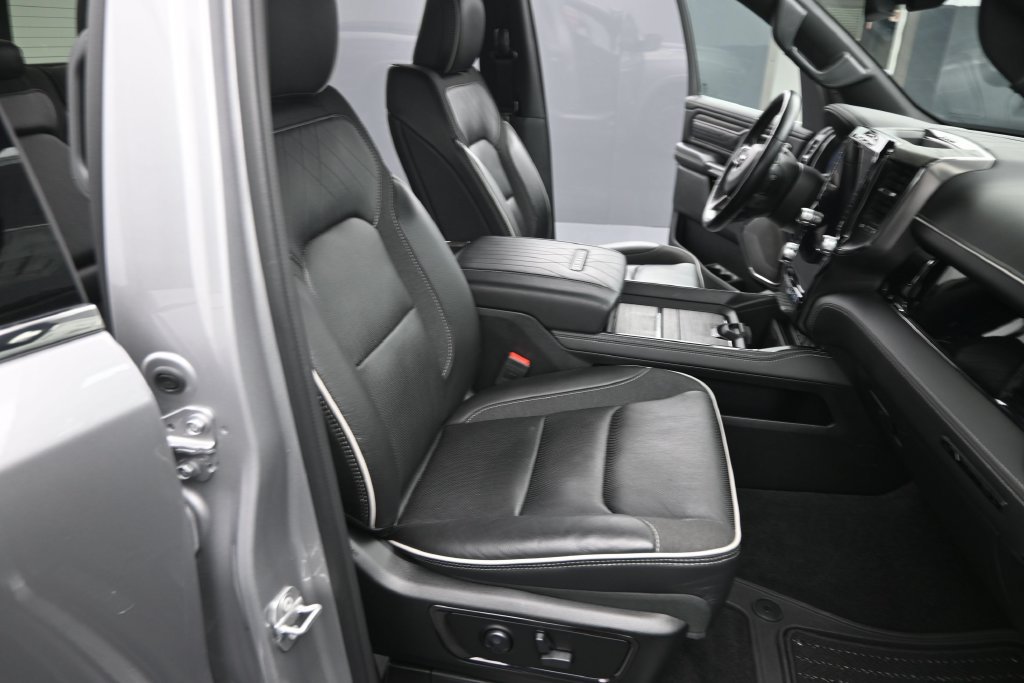Used 2025 RAM 1500 Limited w/ Body Color Bumper Group AWD/4WD image 22