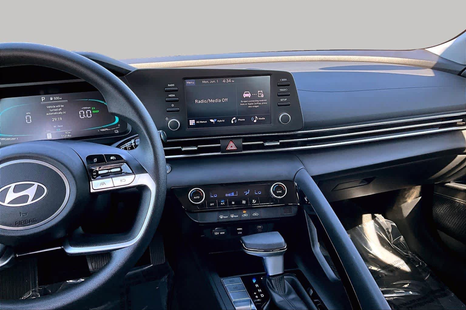 Used 2025 Hyundai Elantra Hybrid FWD image 6