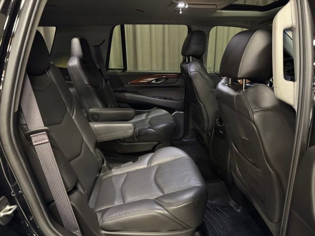 Used 2016 Cadillac Escalade Premium AWD/4WD image 12